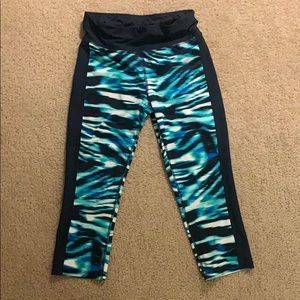 ❤️ DONATING TOMORROW - Capri Leggings